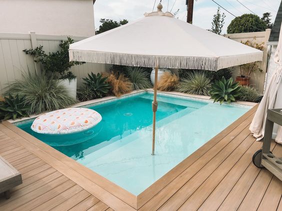 Plunge pool wooden deck