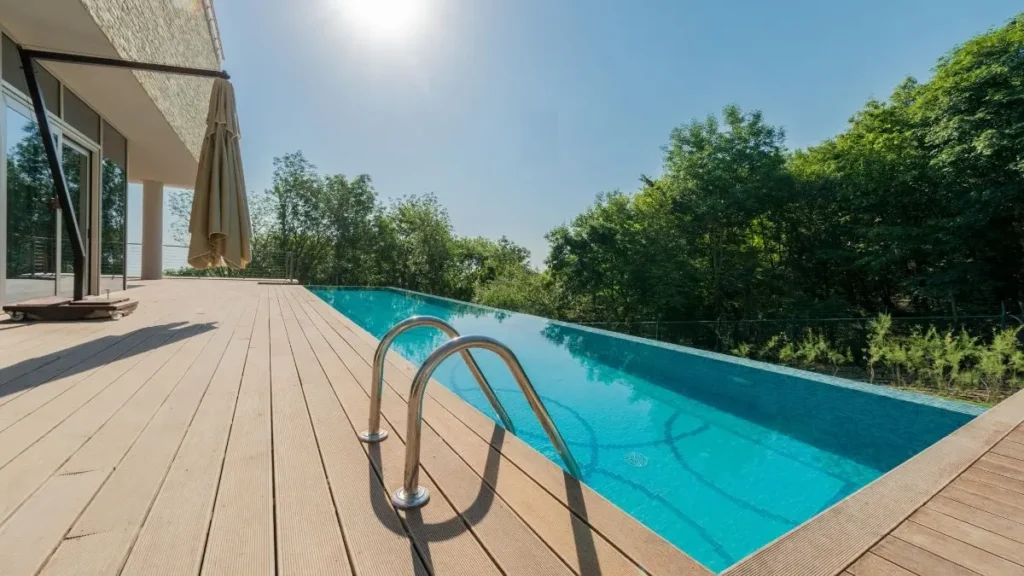 What are Fibreglass Infinity Pools